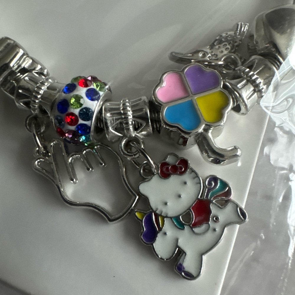 Hello kitty stretch Bracelet - 4 leaf clover & Bling - Picture 2 of 5